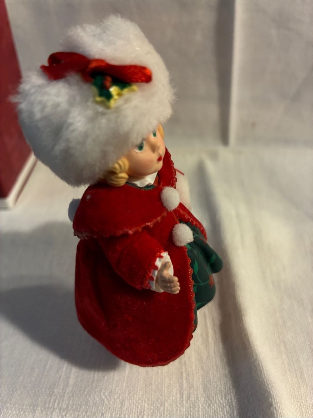 Hallmark Keepsake Christmas Holly Madame Alexander White Fur-Trim Ornament 2000 - Picture 7 of 11